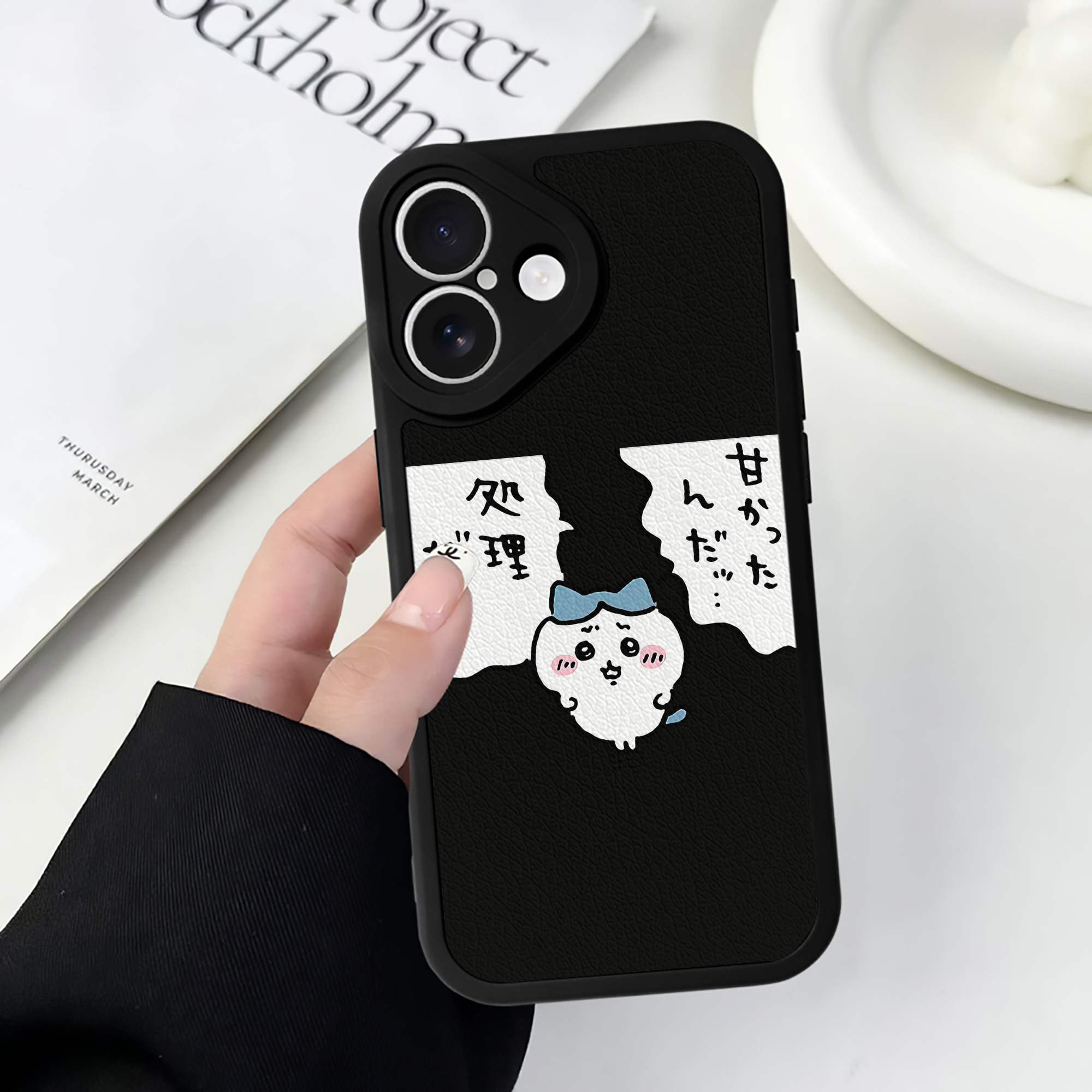 （画像用） ちいかわ ハチワレ Chii-kawa hachiware 【iPhone 16シリーズ対応】シリコンスマホケース（レザー調） 材質：シリコン